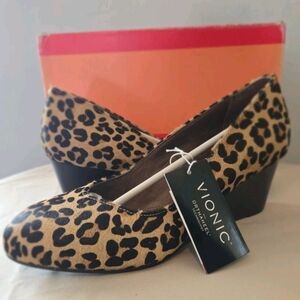 Vionic Women’s Antonia Calf Hair Leopard Print Wedge w/heel, Size 8.5